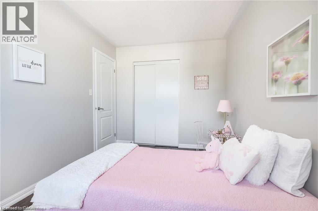 Photo 4 of 69 Hepworth Crescent, Ancaster ON