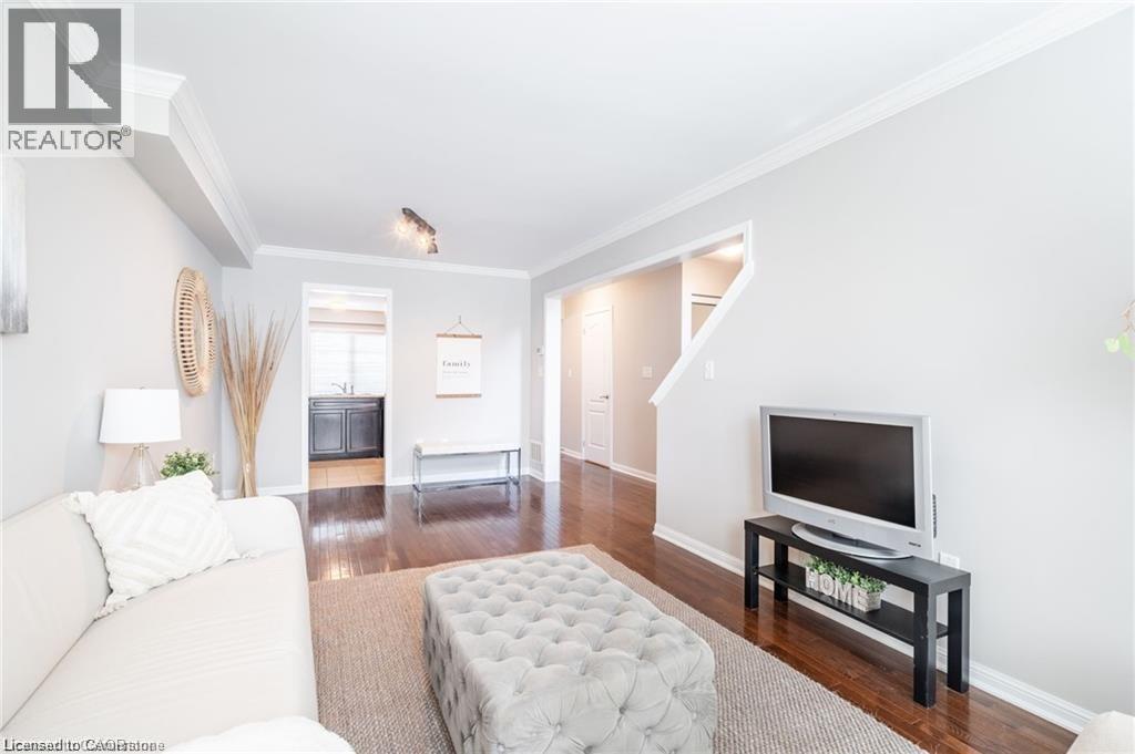 Photo 13 of 69 Hepworth Crescent, Ancaster ON