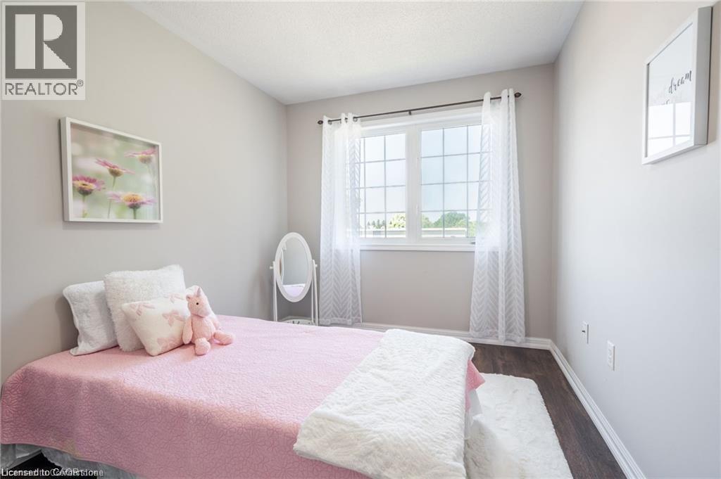 Photo 20 of 69 Hepworth Crescent, Ancaster ON