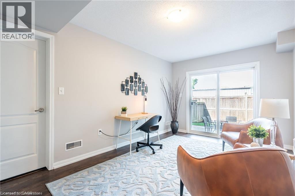 Photo 23 of 69 Hepworth Crescent, Ancaster ON