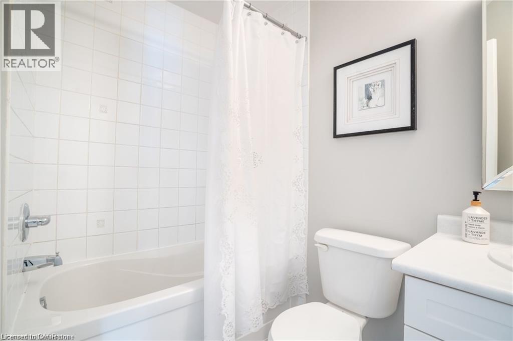 Photo 28 of 69 Hepworth Crescent, Ancaster ON