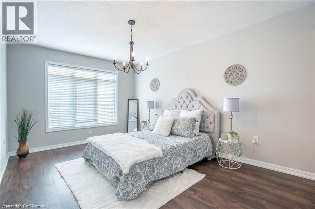 Photo 19 of 69 Hepworth Crescent, Ancaster ON