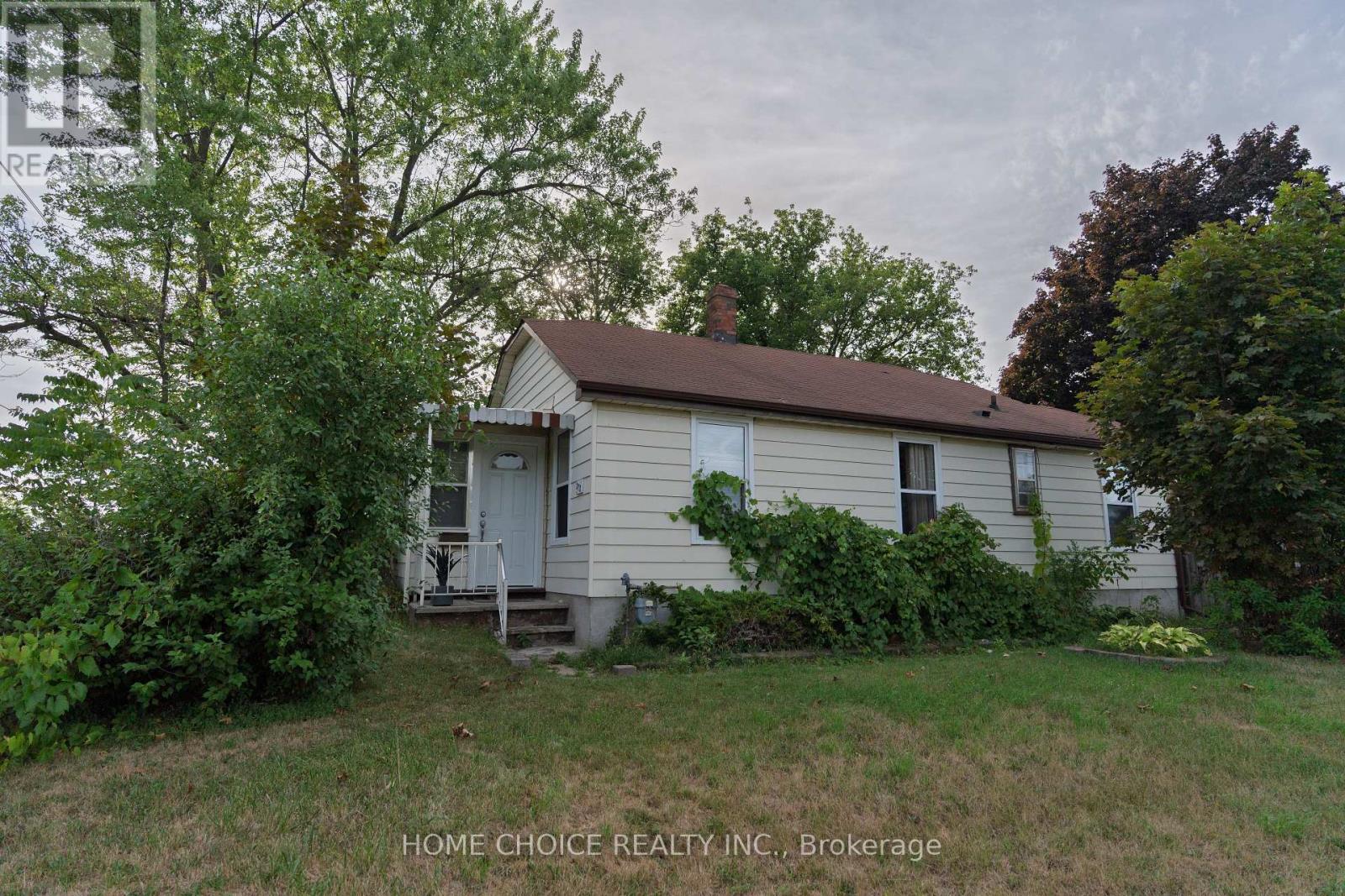 Photo 8 of 272 Taunton Road W, Oshawa ON
