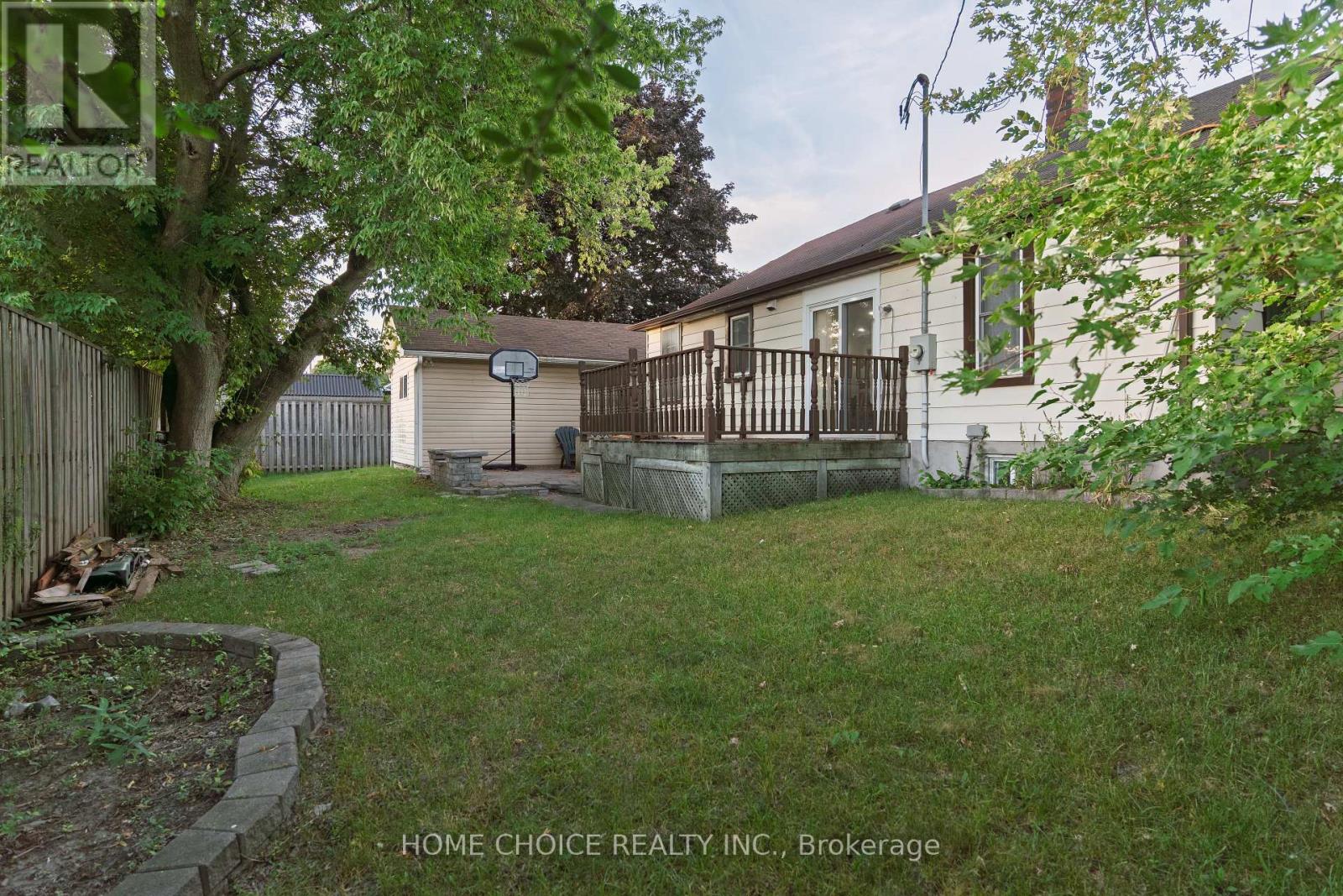 Photo 16 of 272 Taunton Road W, Oshawa ON