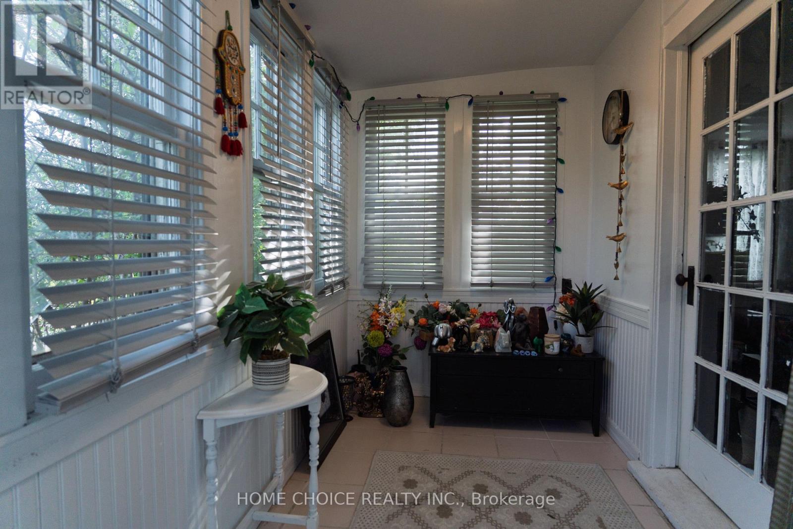 Photo 1 of 272 Taunton Road W, Oshawa ON
