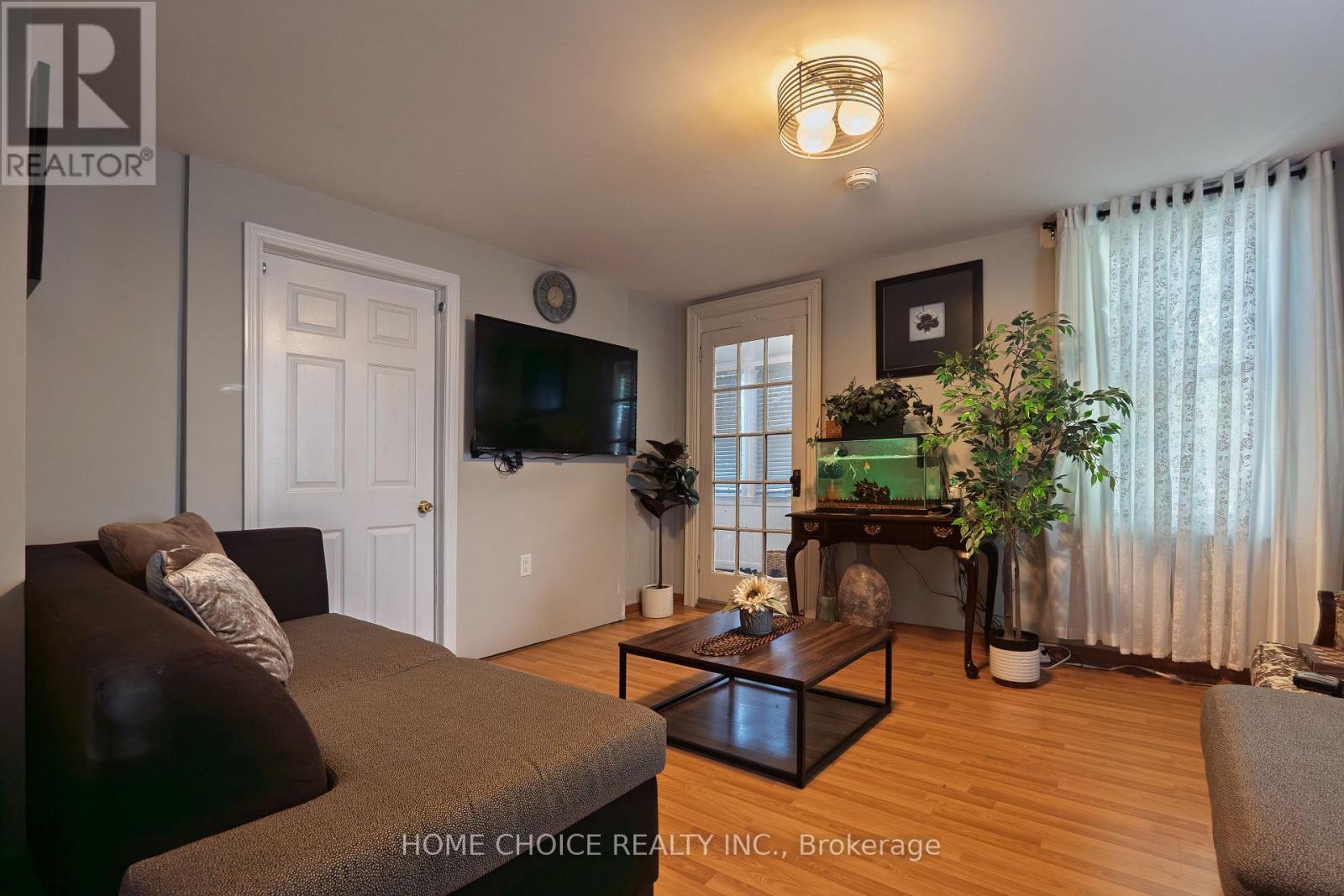 Photo 2 of 272 Taunton Road W, Oshawa ON