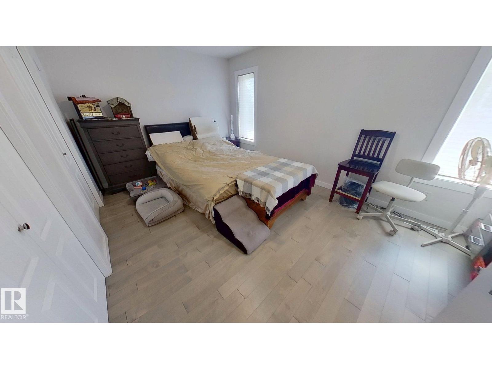 Photo 10 of 8415 156 Av Nw, Edmonton AB