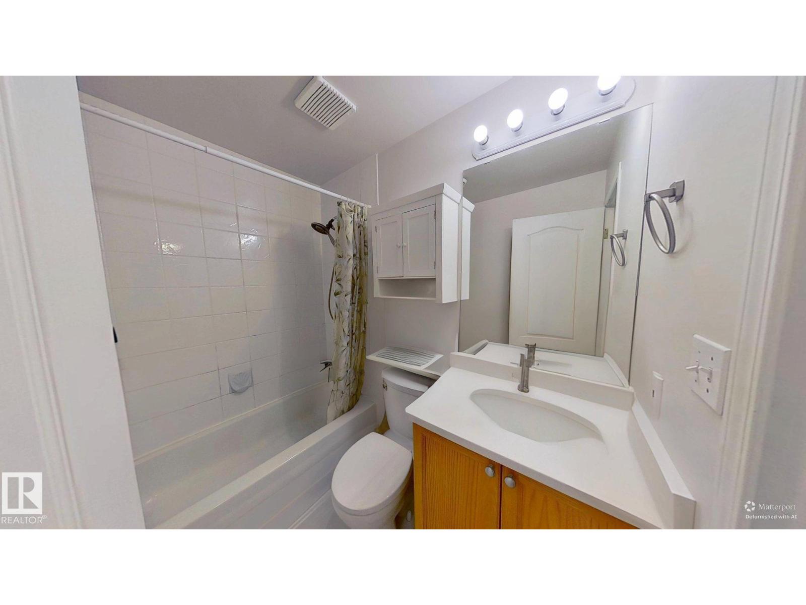 Photo 12 of 8415 156 Av Nw, Edmonton AB