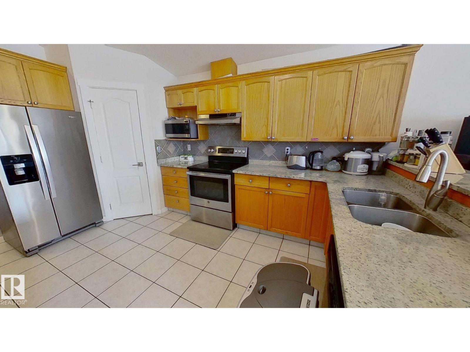 Photo 5 of 8415 156 Av Nw, Edmonton AB