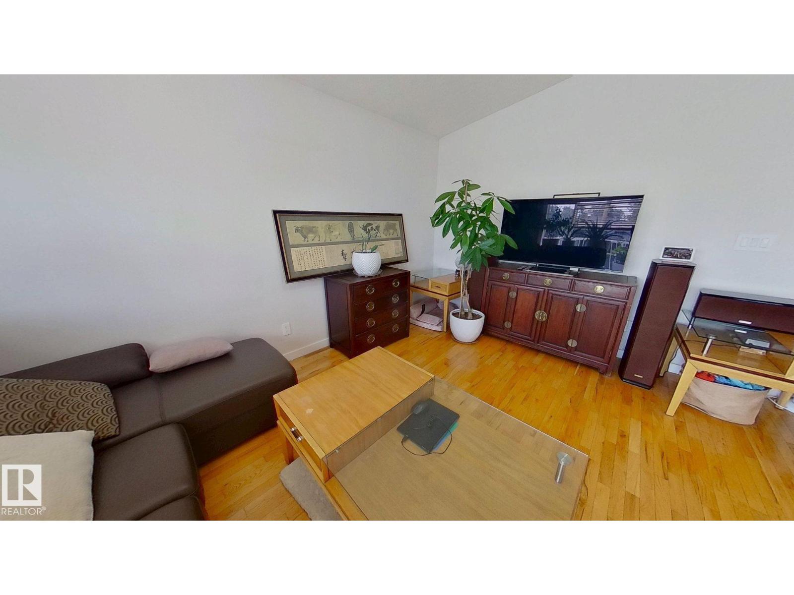 Photo 9 of 8415 156 Av Nw, Edmonton AB