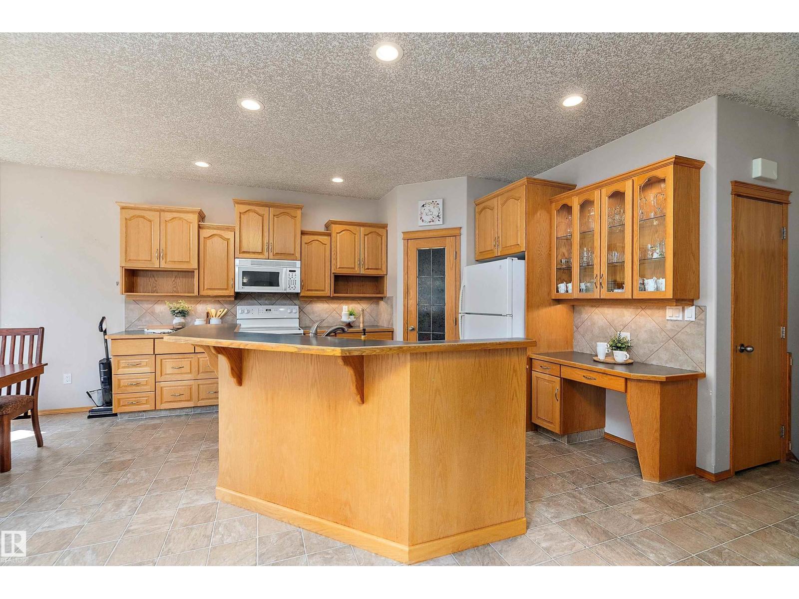 Photo 10 of 12 Birchwood Cl, Leduc AB