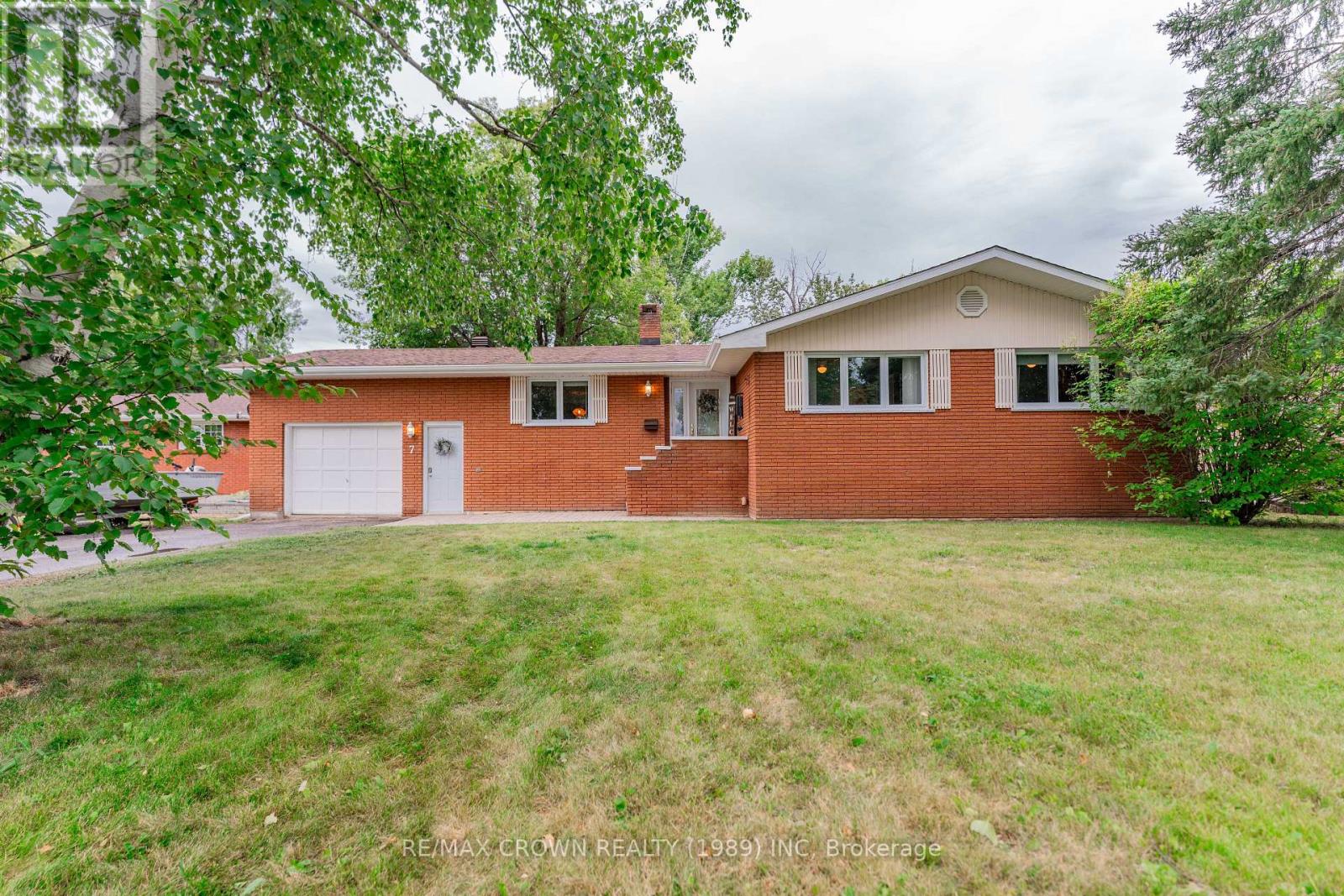 Photo 1 of 7 Sussex Place, Kapuskasing ON