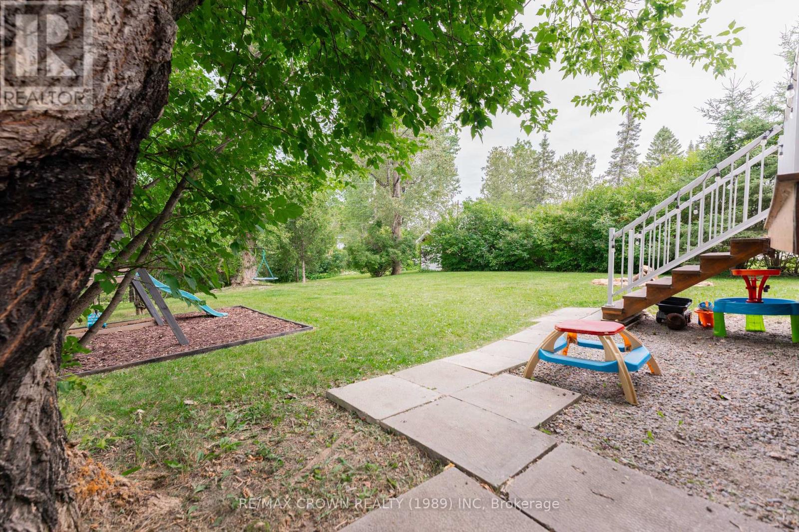 Photo 4 of 7 Sussex Place, Kapuskasing ON