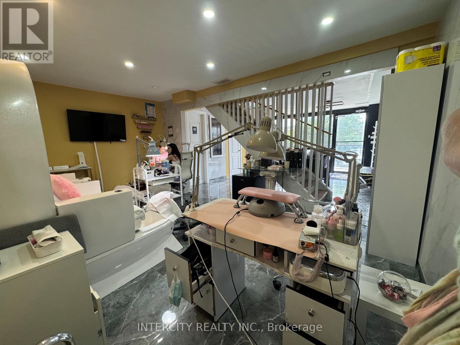Photo 12 of 630 Rivermede Road, Vaughan ON