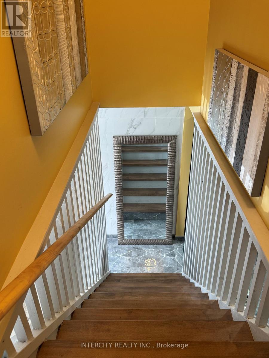 Photo 8 of 630 Rivermede Road, Vaughan ON