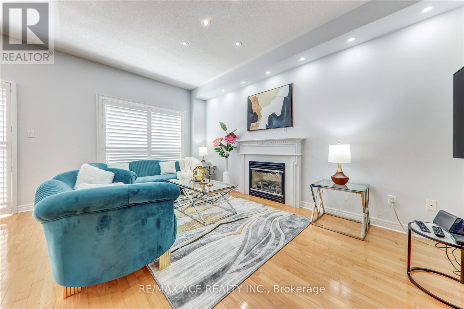 Photo 1 of 59 Cozens Drive, Richmond Hill ON