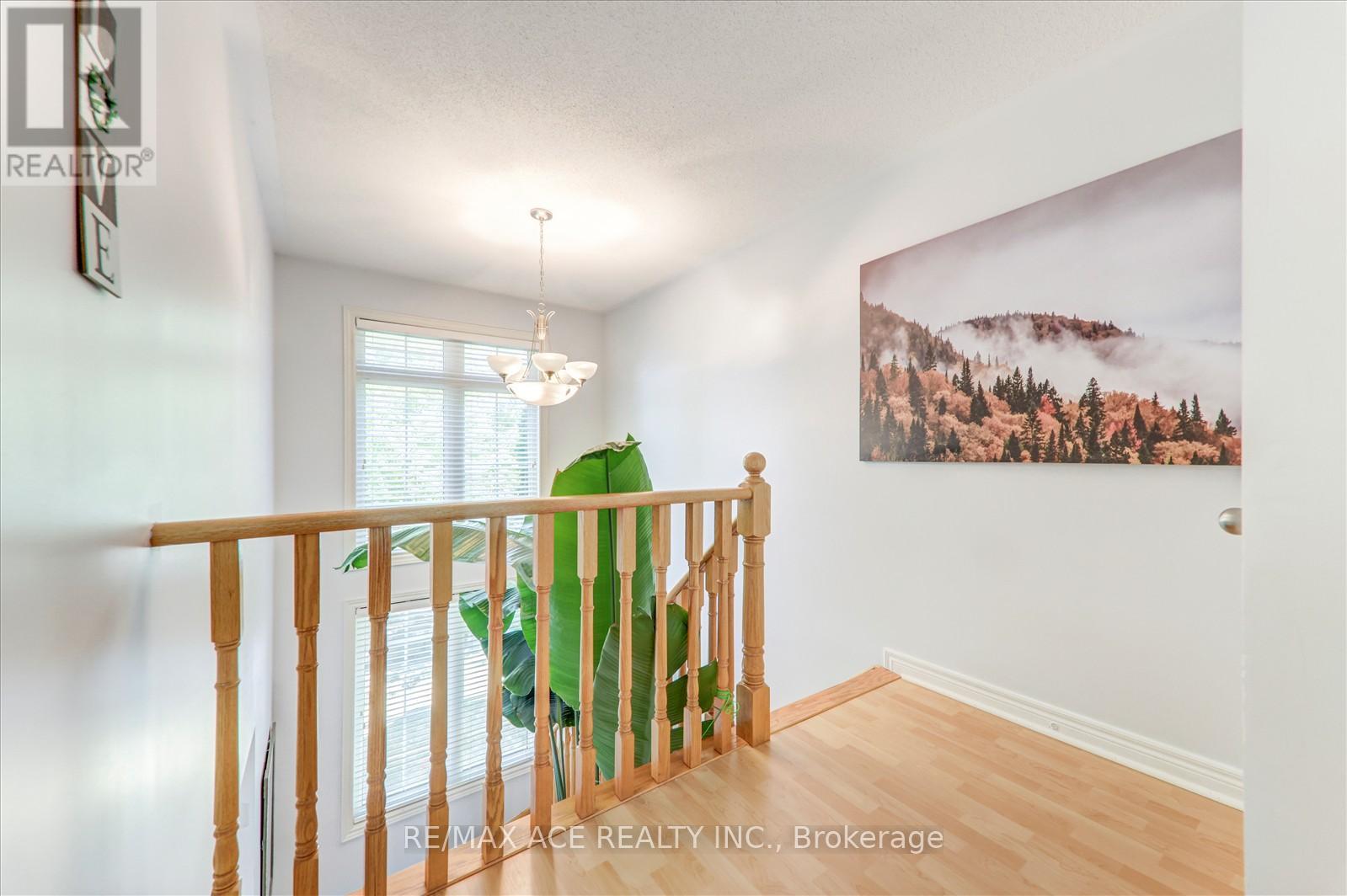 Photo 33 of 59 Cozens Drive, Richmond Hill ON