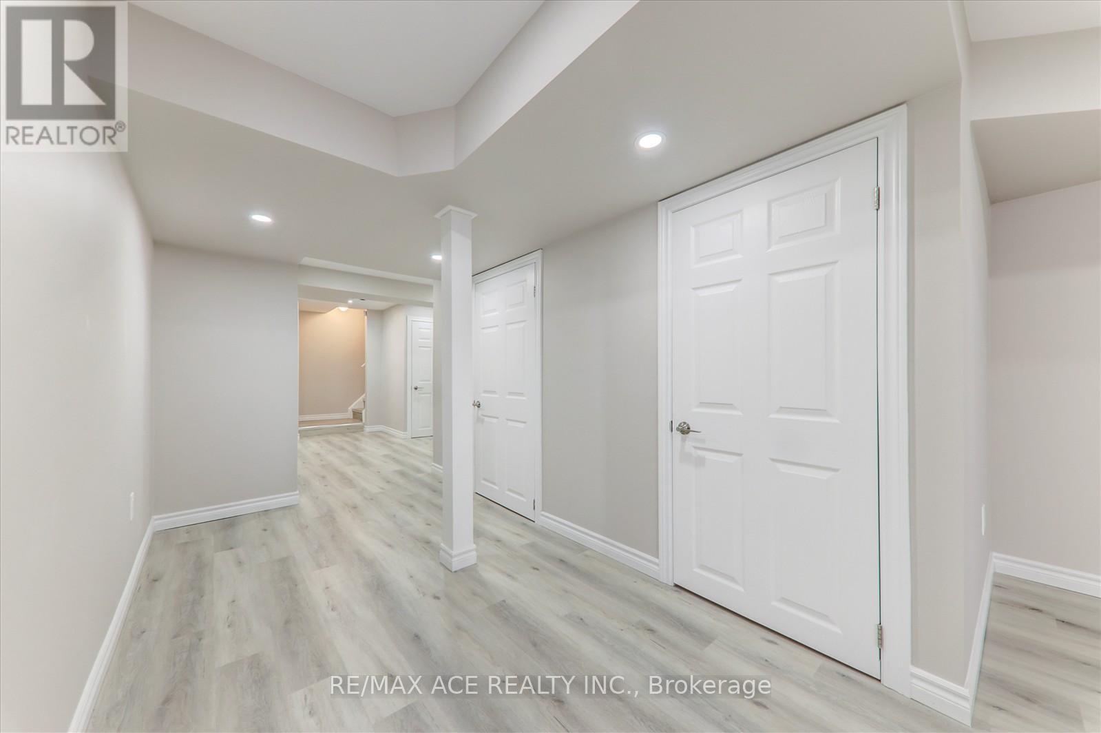Photo 12 of 59 Cozens Drive, Richmond Hill ON