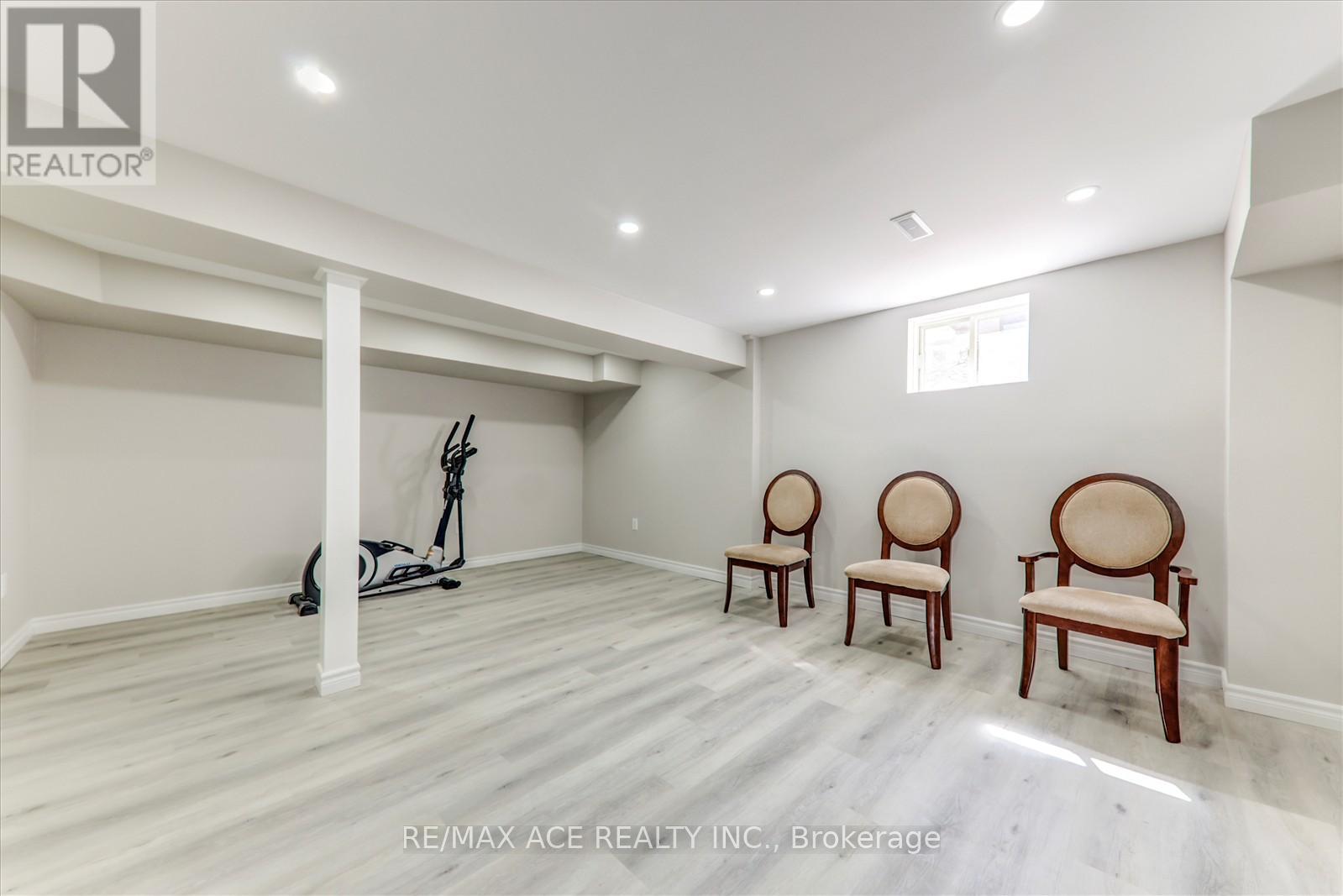 Photo 14 of 59 Cozens Drive, Richmond Hill ON