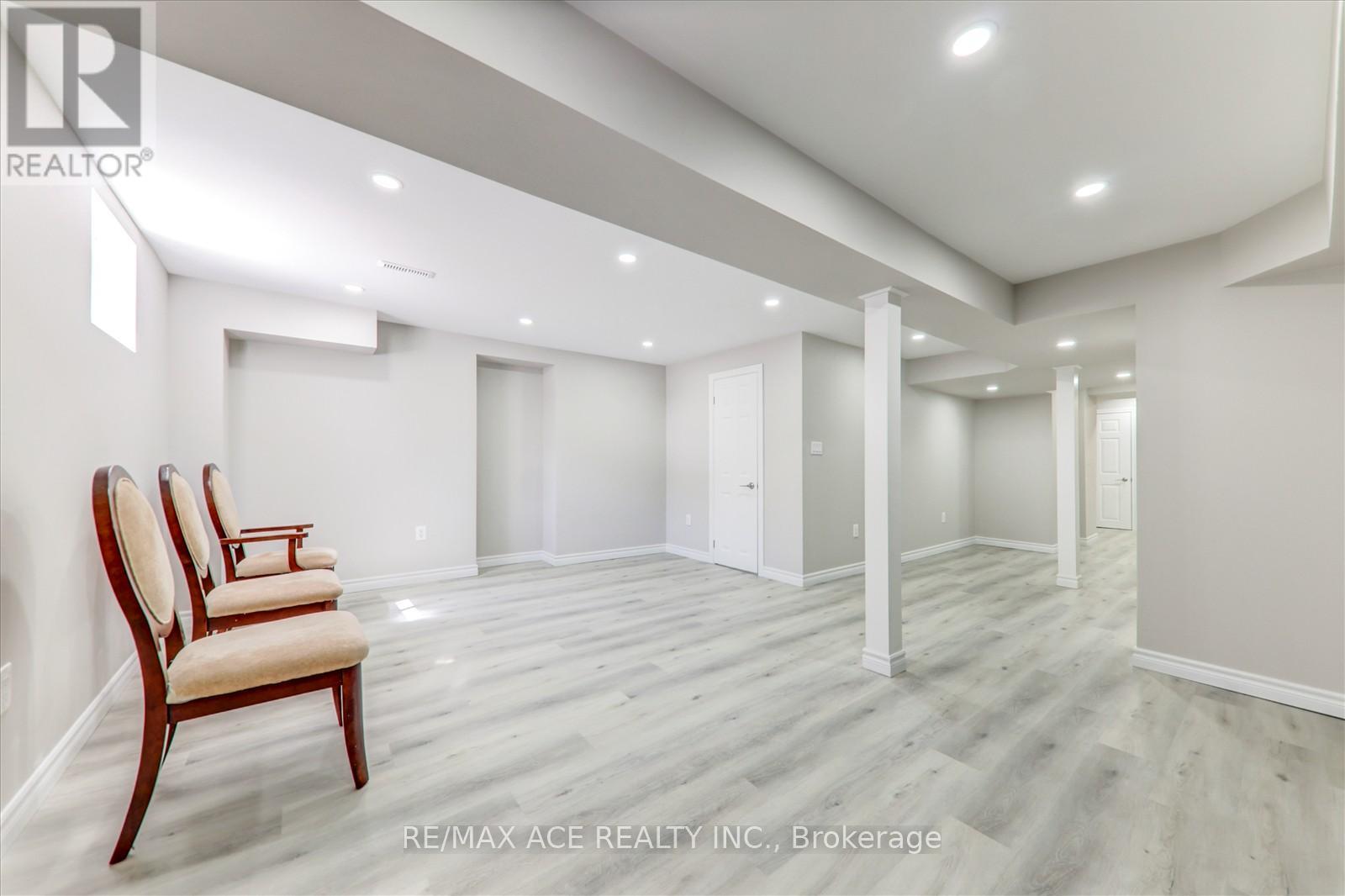 Photo 27 of 59 Cozens Drive, Richmond Hill ON