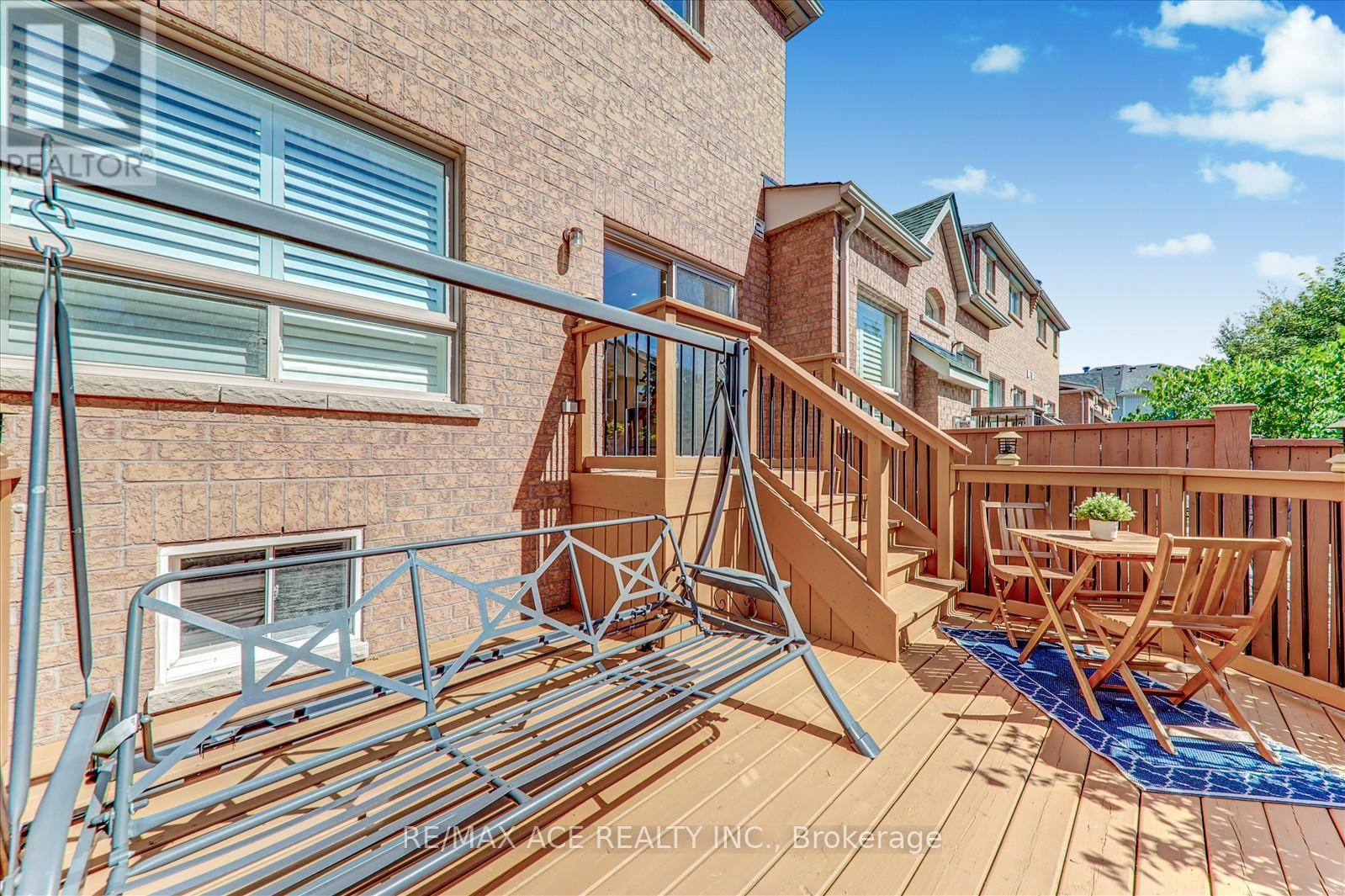 Photo 24 of 59 Cozens Drive, Richmond Hill ON