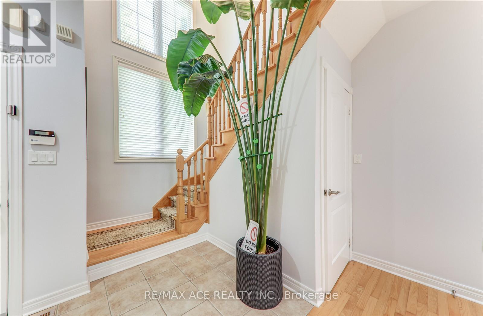Photo 30 of 59 Cozens Drive, Richmond Hill ON