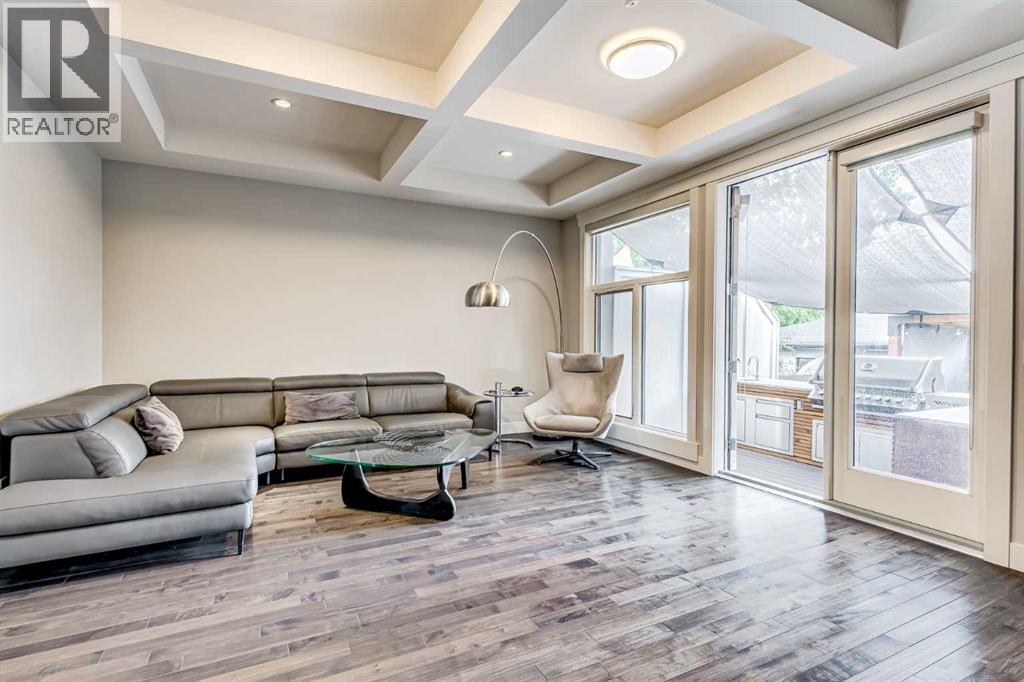 Photo 12 of 3133 40 Street Sw, Calgary AB