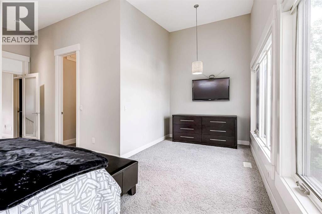 Photo 15 of 3133 40 Street Sw, Calgary AB