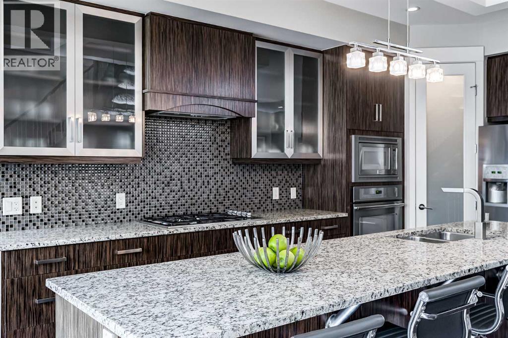 Photo 5 of 3133 40 Street Sw, Calgary AB