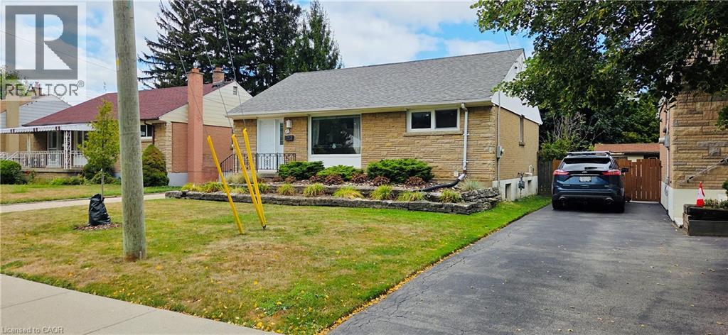 Photo 2 of 15 Mericourt Road, Hamilton ON