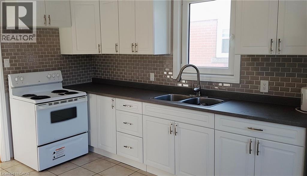 Photo 3 of 15 Mericourt Road, Hamilton ON