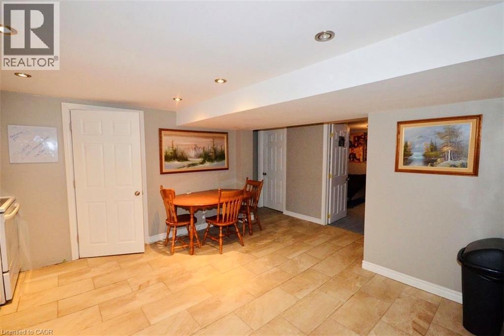 Photo 6 of 15 Mericourt Road, Hamilton ON