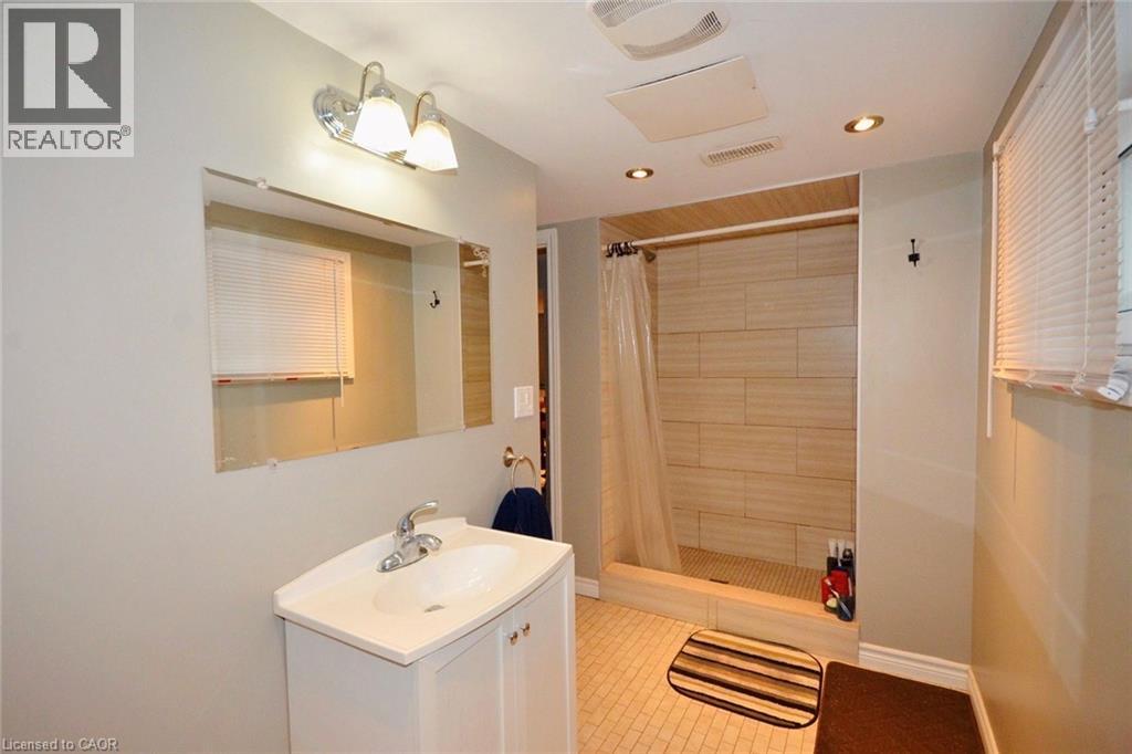 Photo 8 of 15 Mericourt Road, Hamilton ON