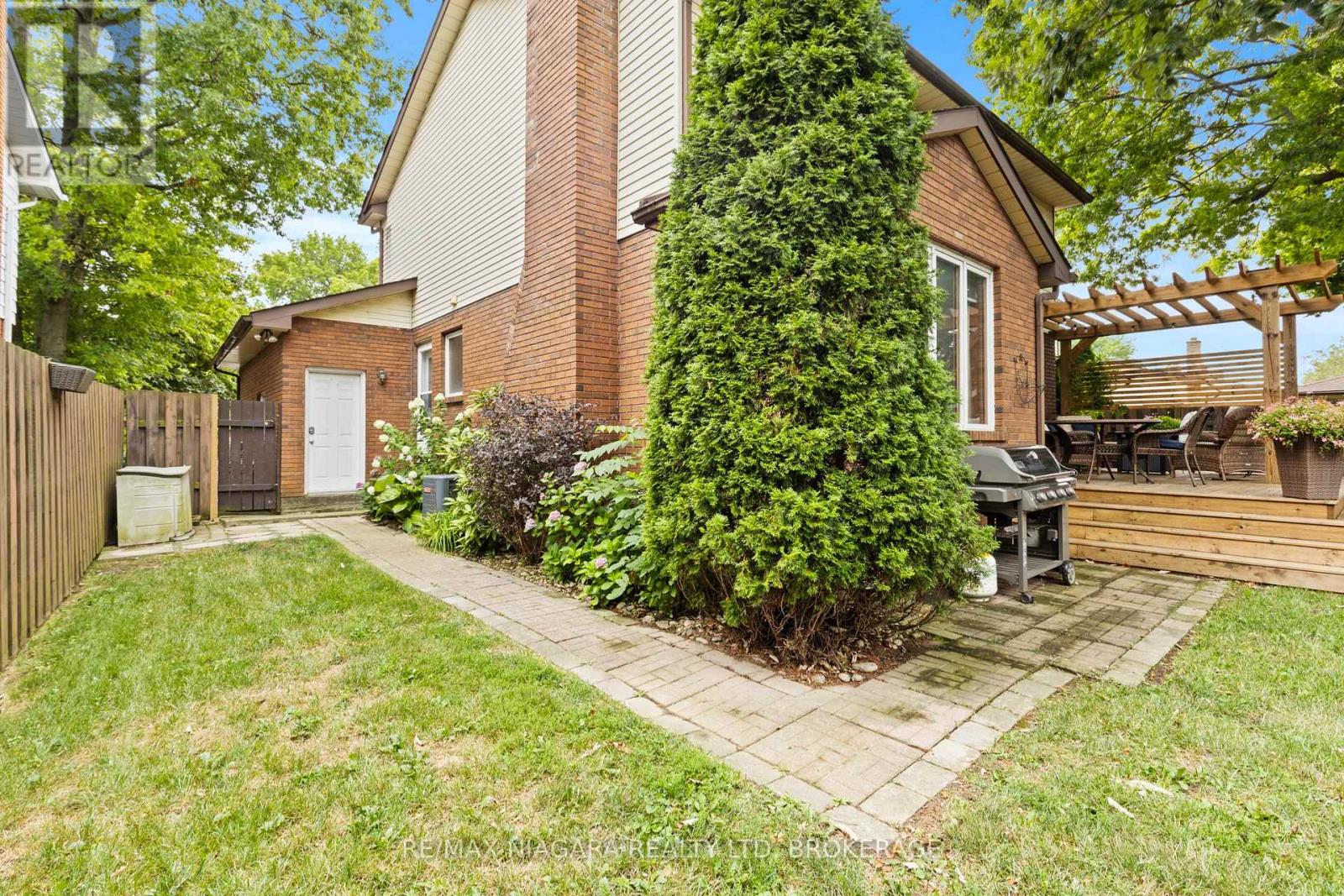 Photo 2 of 7297 Green Boughs Road, Niagara Falls ON