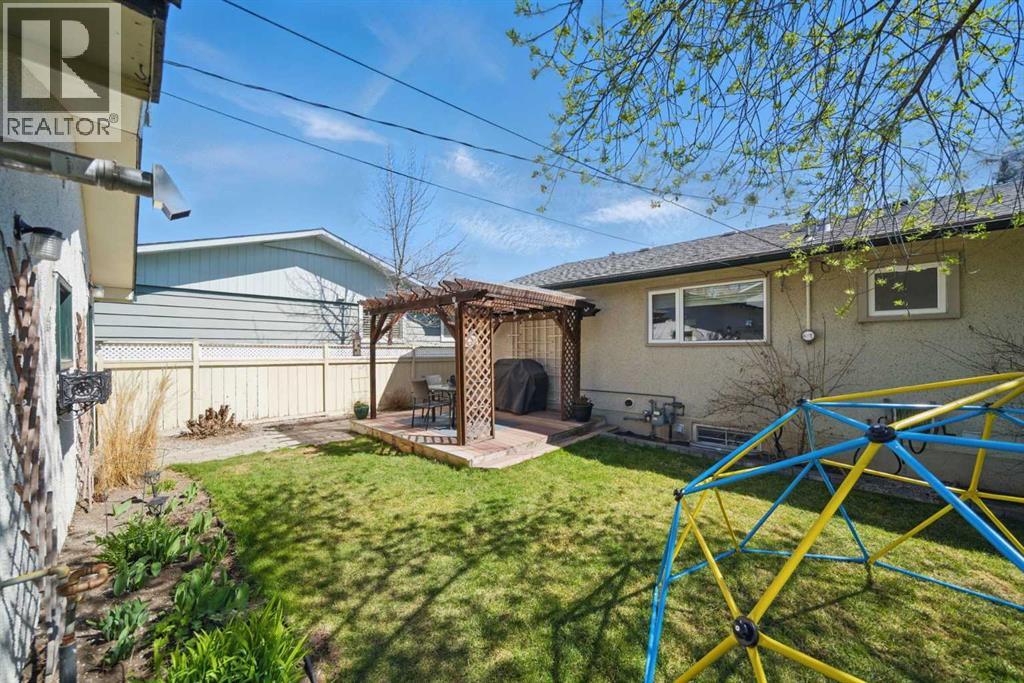 Single Family House Bungalow for Sale in  Hunterston Crescent NW Huntington Hills Calgary 
