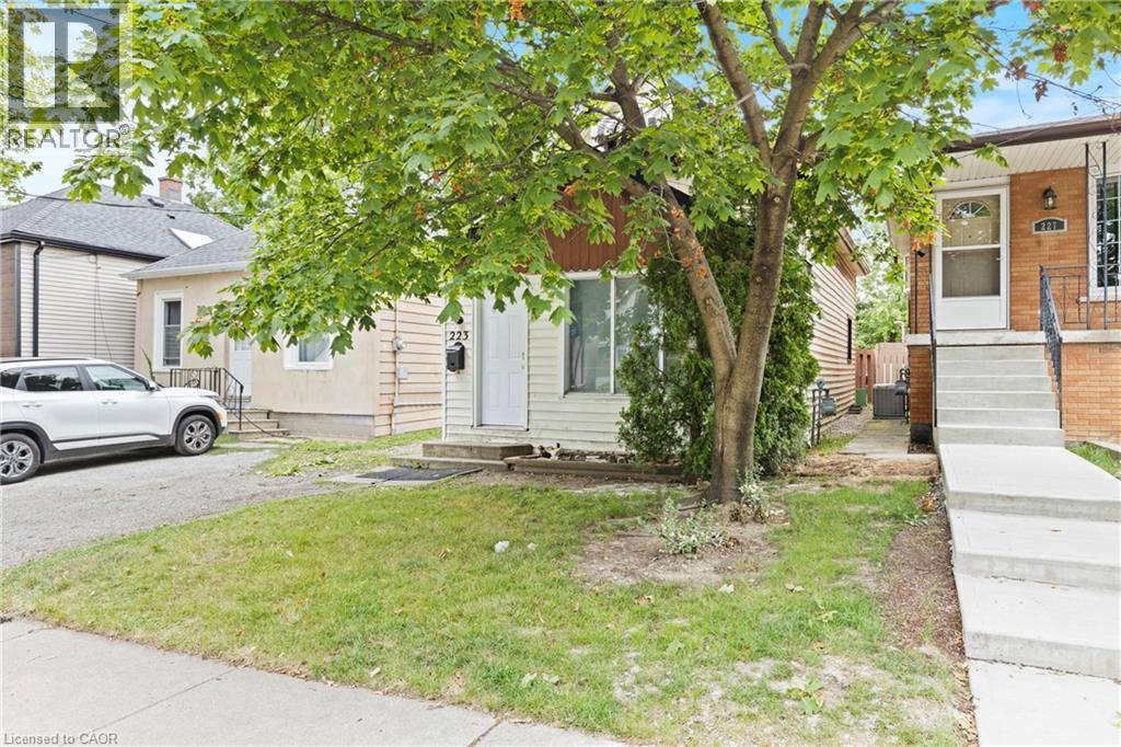Photo 3 of 223 East 8th Street, Hamilton ON