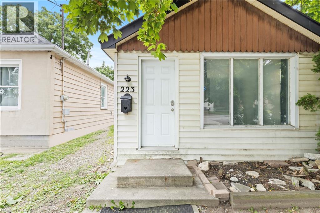 Photo 4 of 223 East 8th Street, Hamilton ON