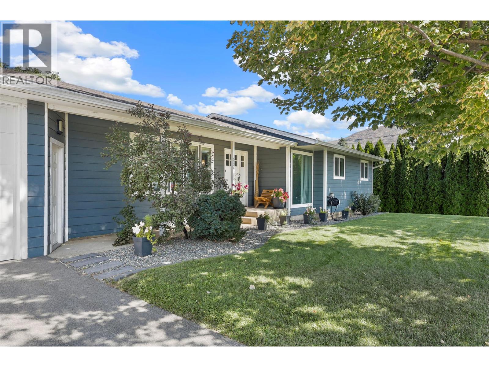 Photo 3 of 334 Reighmount Drive, Kamloops BC