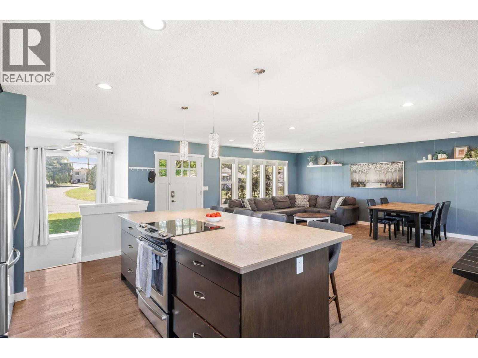 Photo 9 of 334 Reighmount Drive, Kamloops BC