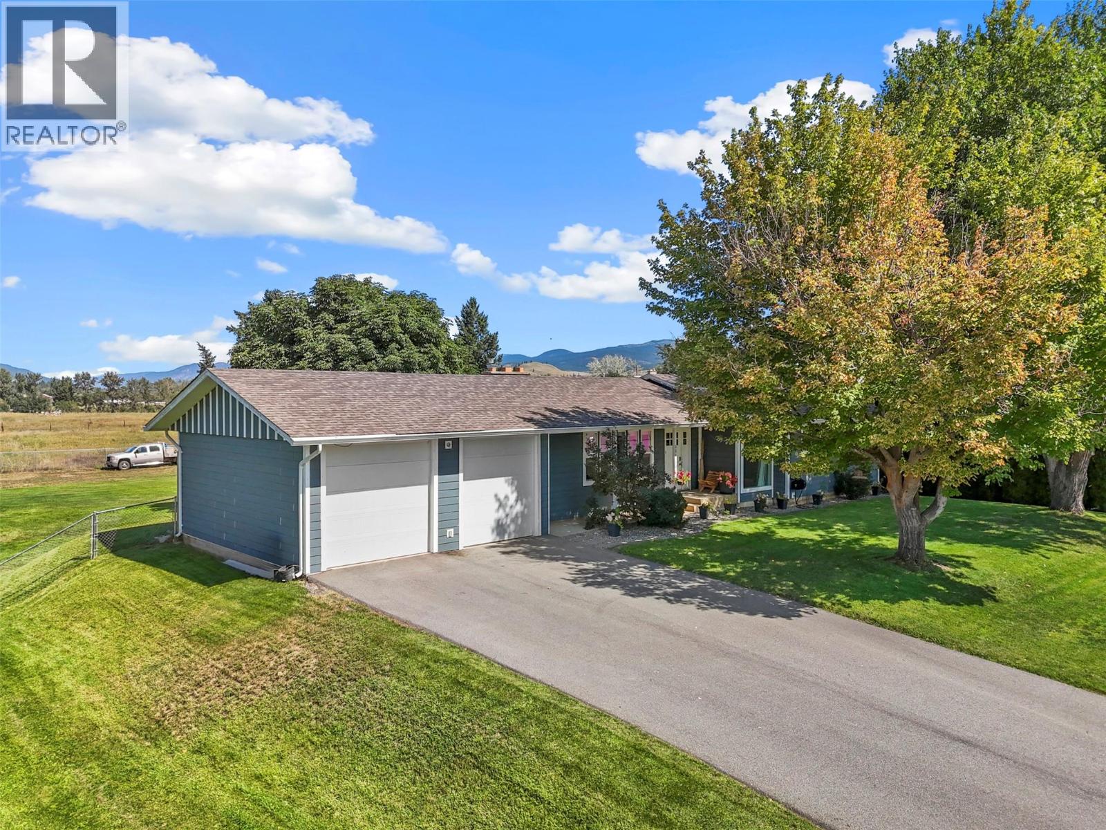 Photo 2 of 334 Reighmount Drive, Kamloops BC