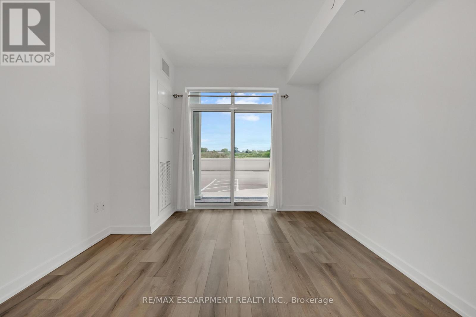 Photo 8 of 101 5055 Greenlane Road, Lincoln ON