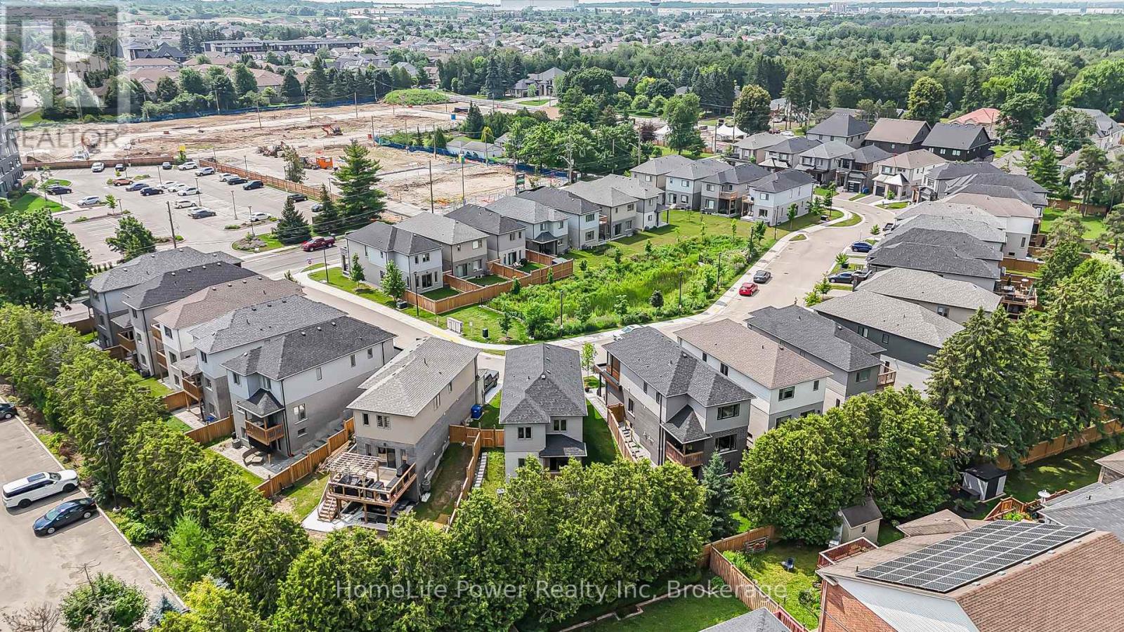 Photo 10 of 17 Ferris Circle, Guelph ON