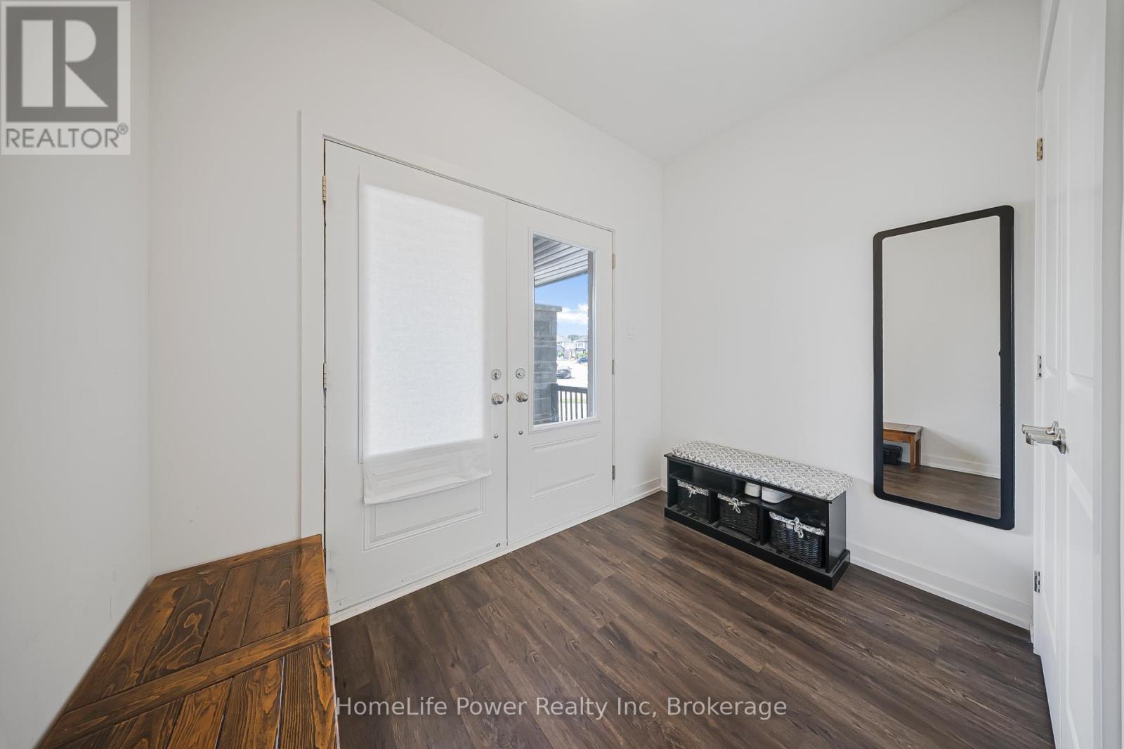 Photo 16 of 17 Ferris Circle, Guelph ON