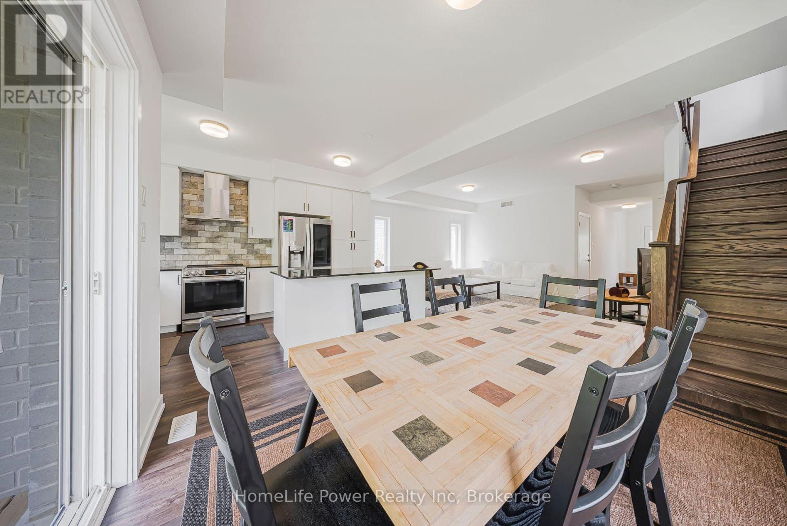 Photo 23 of 17 Ferris Circle, Guelph ON