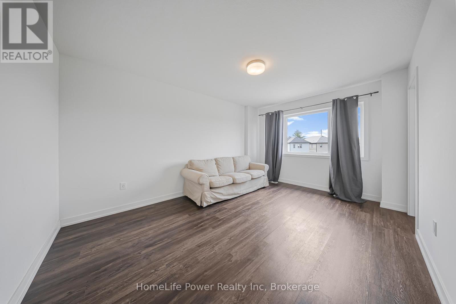 Photo 32 of 17 Ferris Circle, Guelph ON