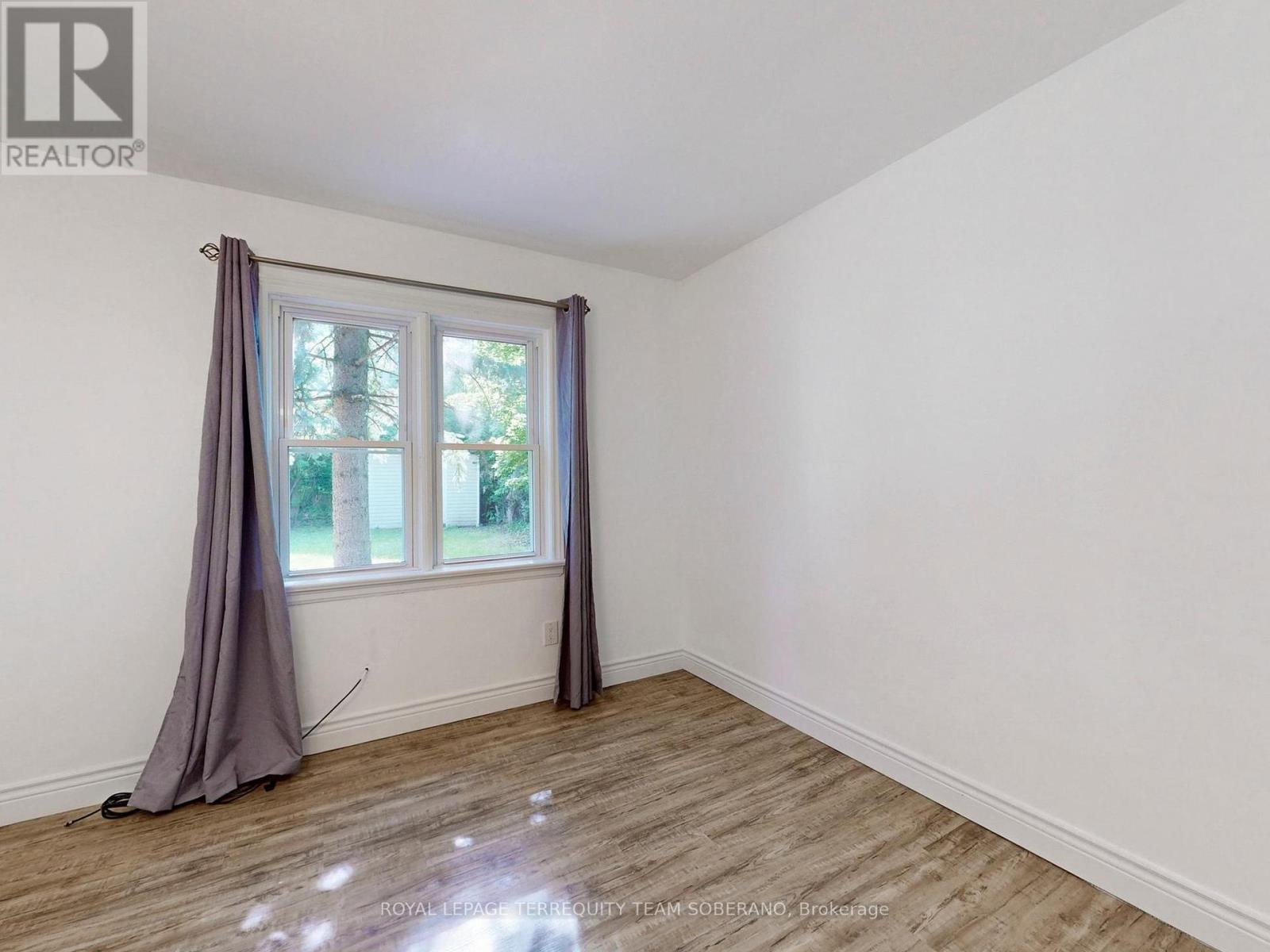Photo 14 of 13 Roslin Avenue N, Waterloo ON