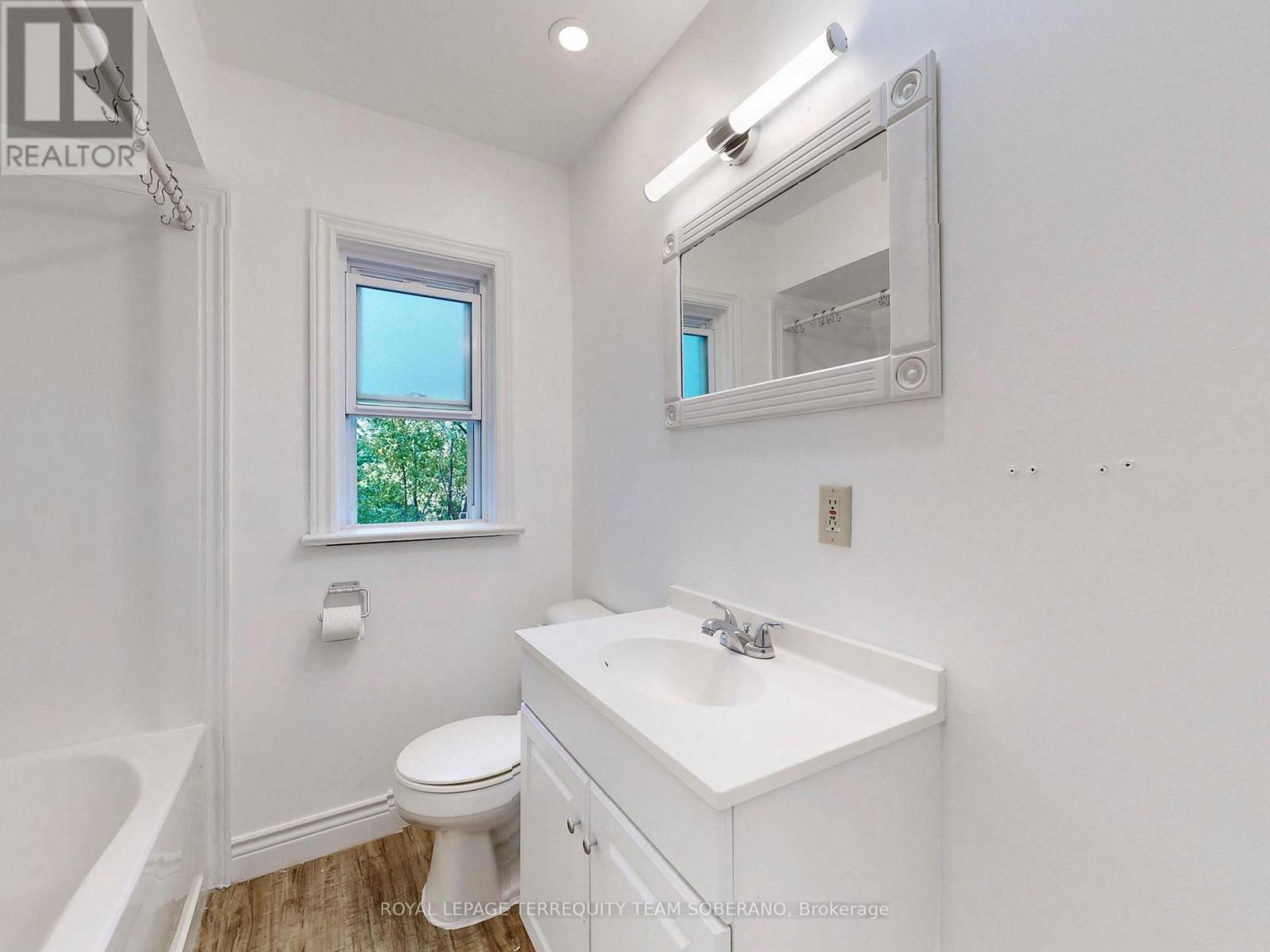 Photo 16 of 13 Roslin Avenue N, Waterloo ON