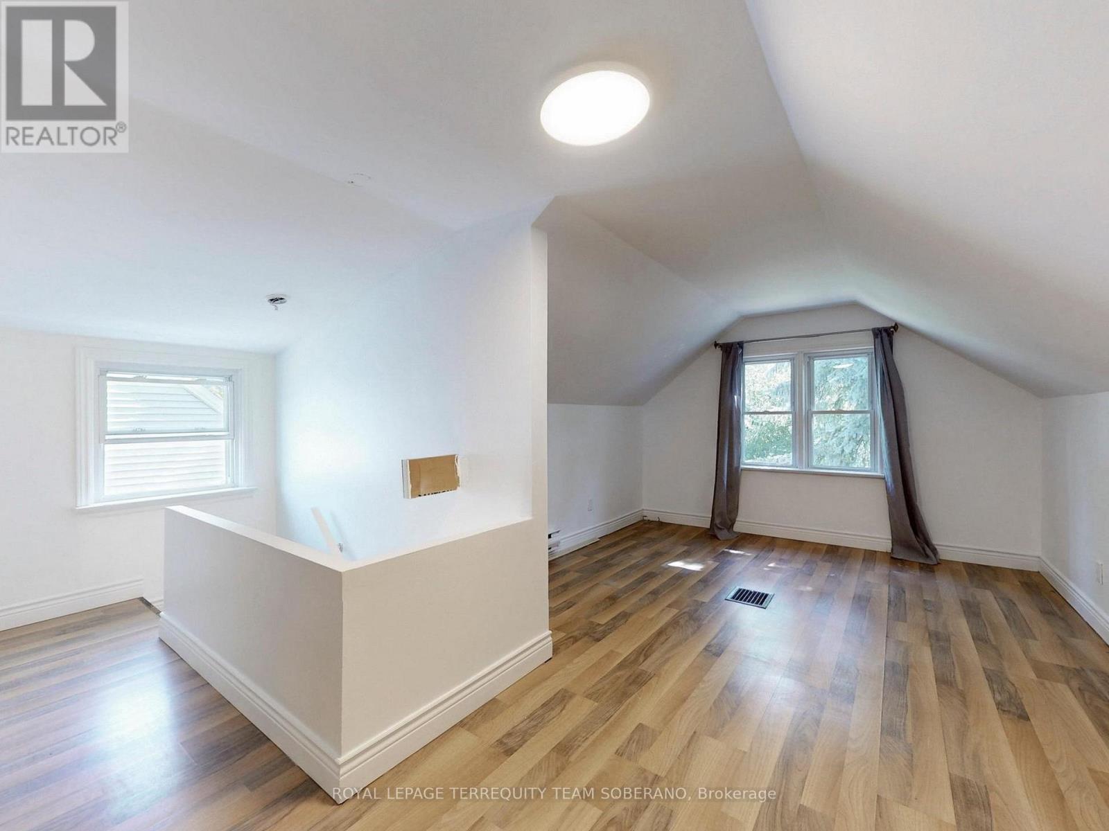 Photo 20 of 13 Roslin Avenue N, Waterloo ON