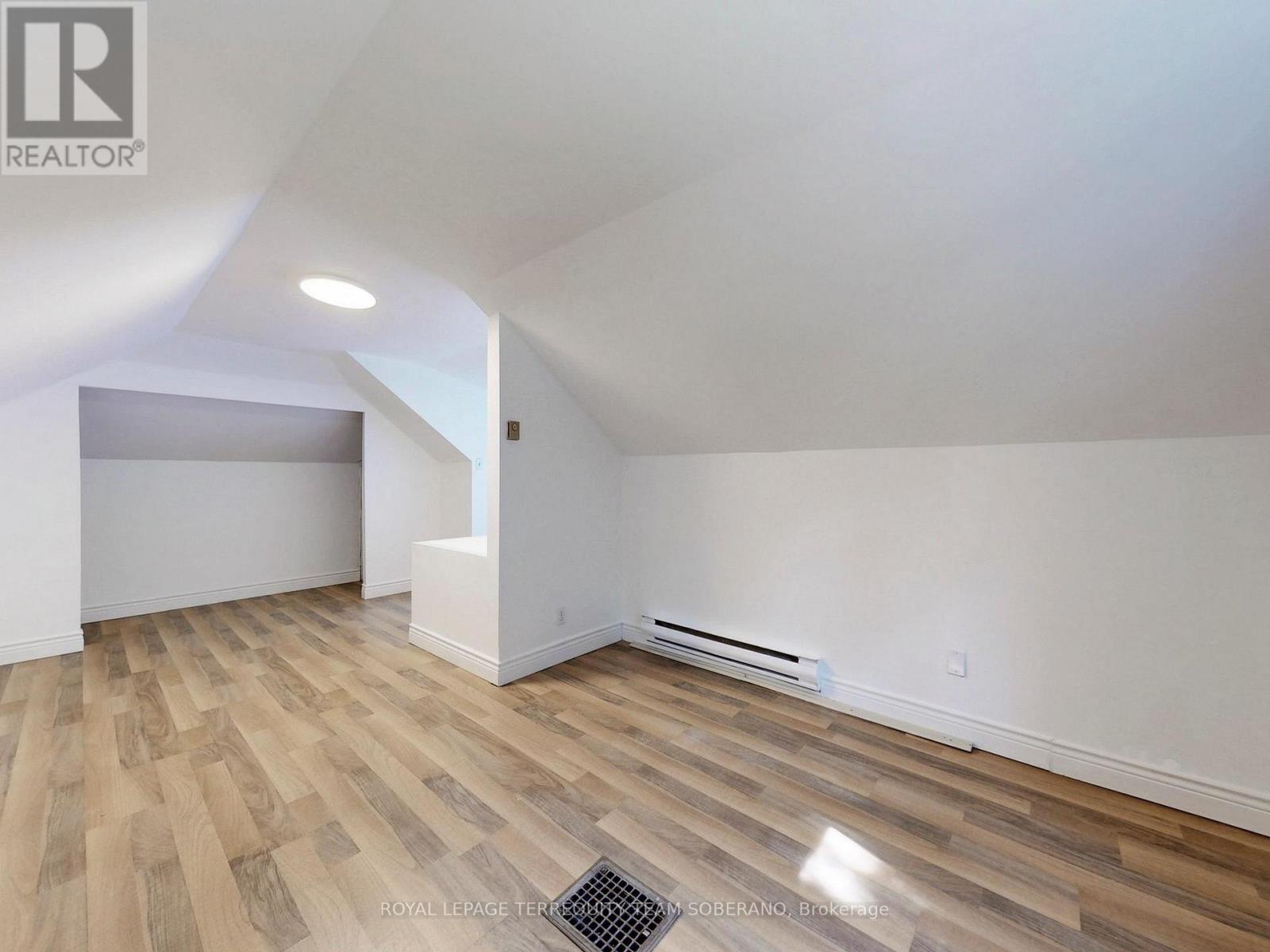 Photo 22 of 13 Roslin Avenue N, Waterloo ON