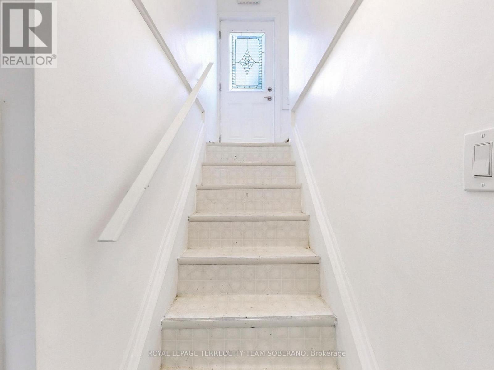 Photo 23 of 13 Roslin Avenue N, Waterloo ON